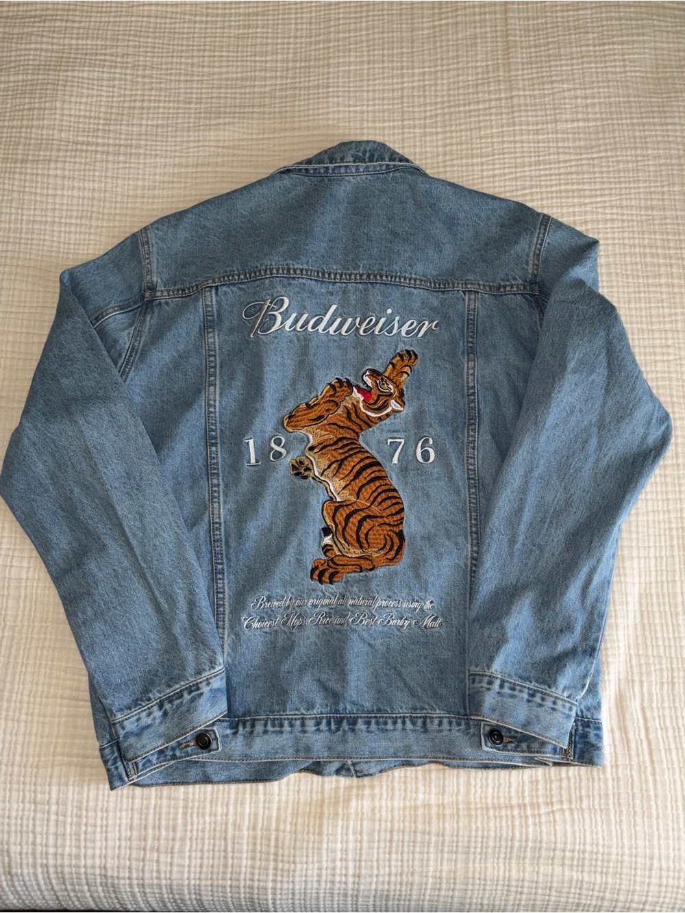 Unisex rare collectors Budweiser embroidered tiger denim jacket